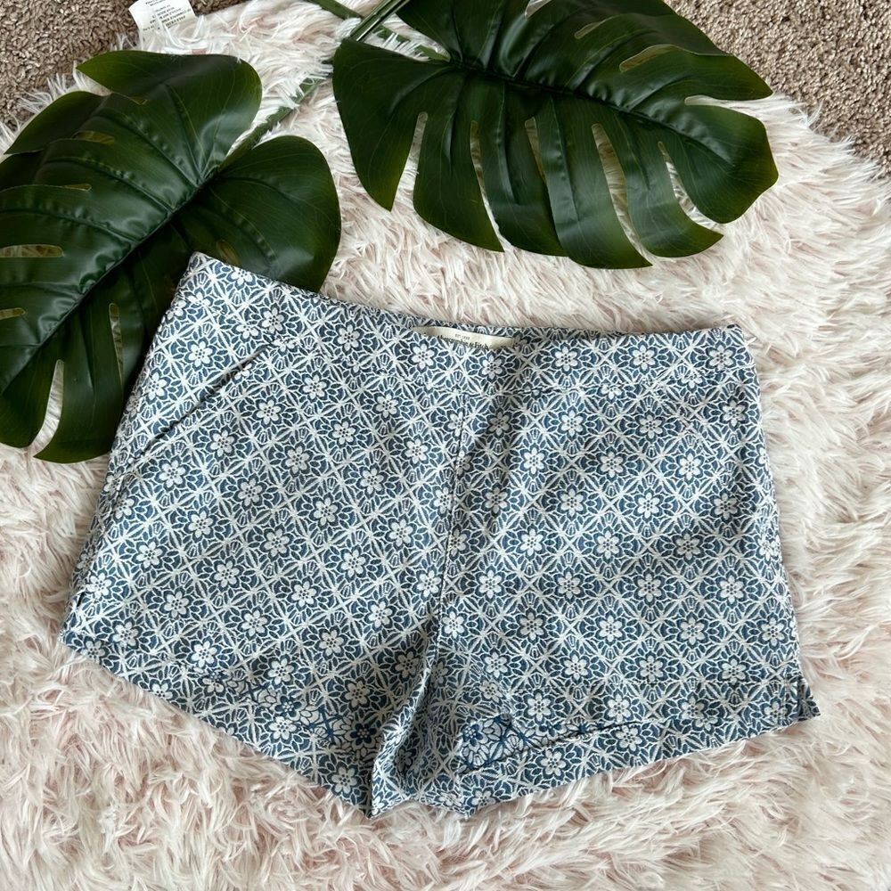 Abercrombie & Fitch Blue White Floral Tapestry Style Stretch Racer Shorts Sz 4